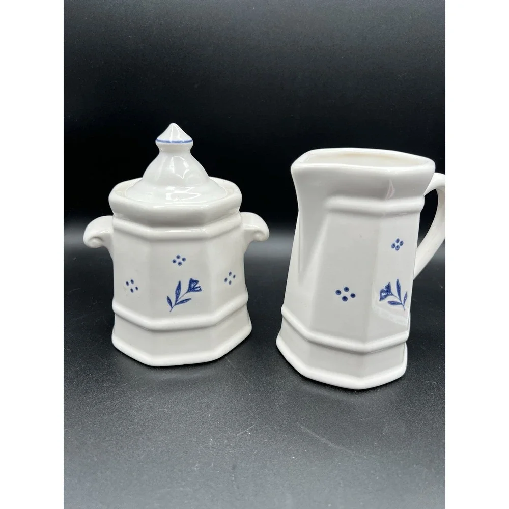 Pfaltzgraff White Heritage‎ Small Blue Floral Milk Or Creamer Pitcher 2-24 F18